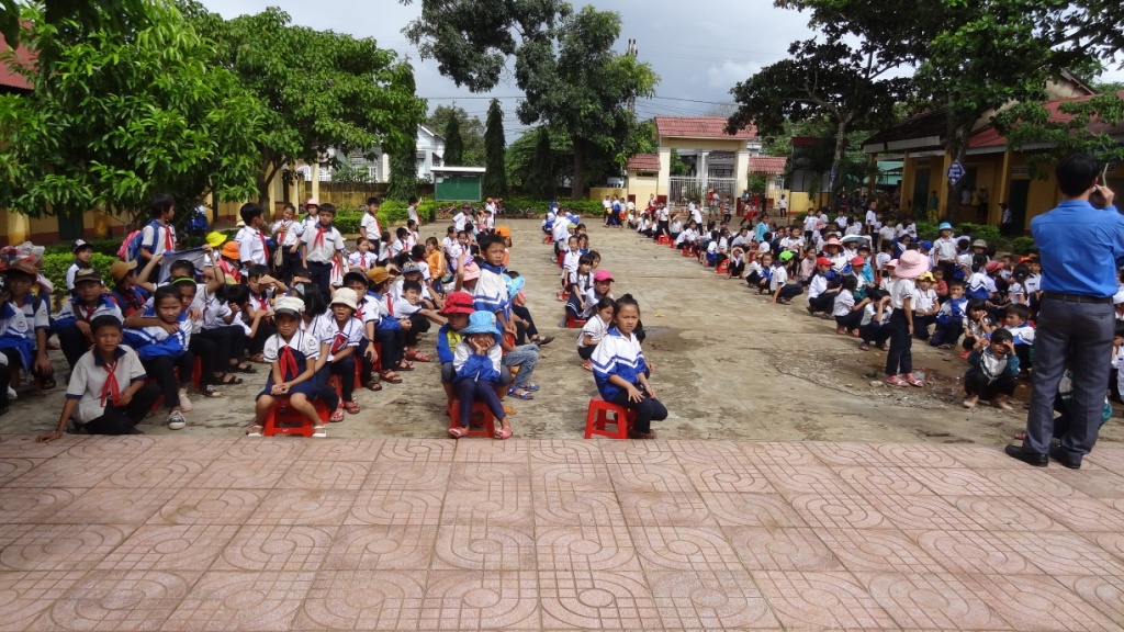 PHONG TRÀO "HŨ GẠO TÌNH THƯƠNG" TẠI TRƯỜNG TH LÝ THƯỜNG KIỆT